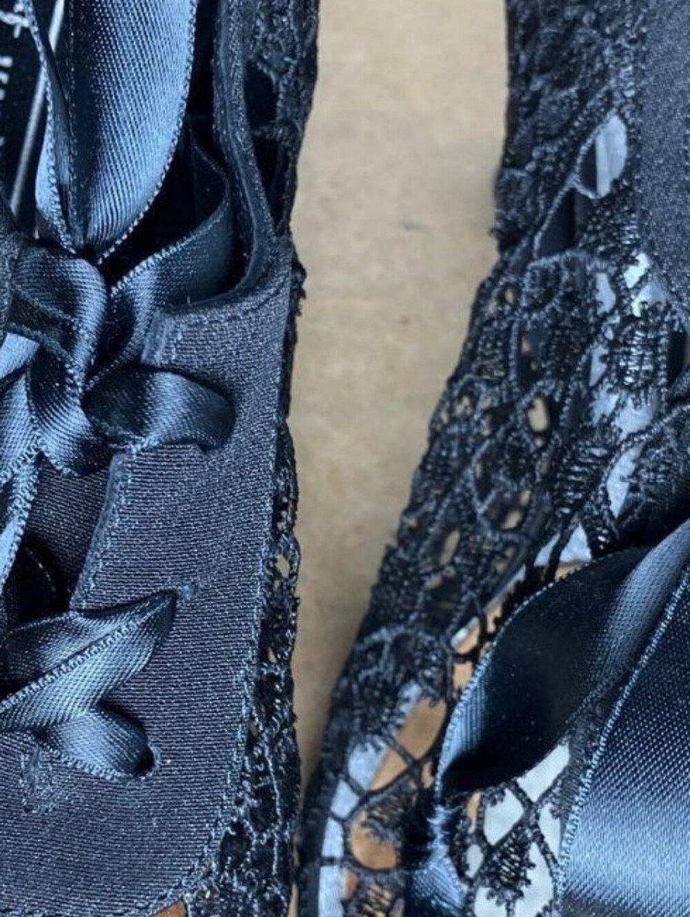 RARE Vintage Stuart Weitzman Black Lace Court Heels Shoes Sz 7 - Picture 4 of 6